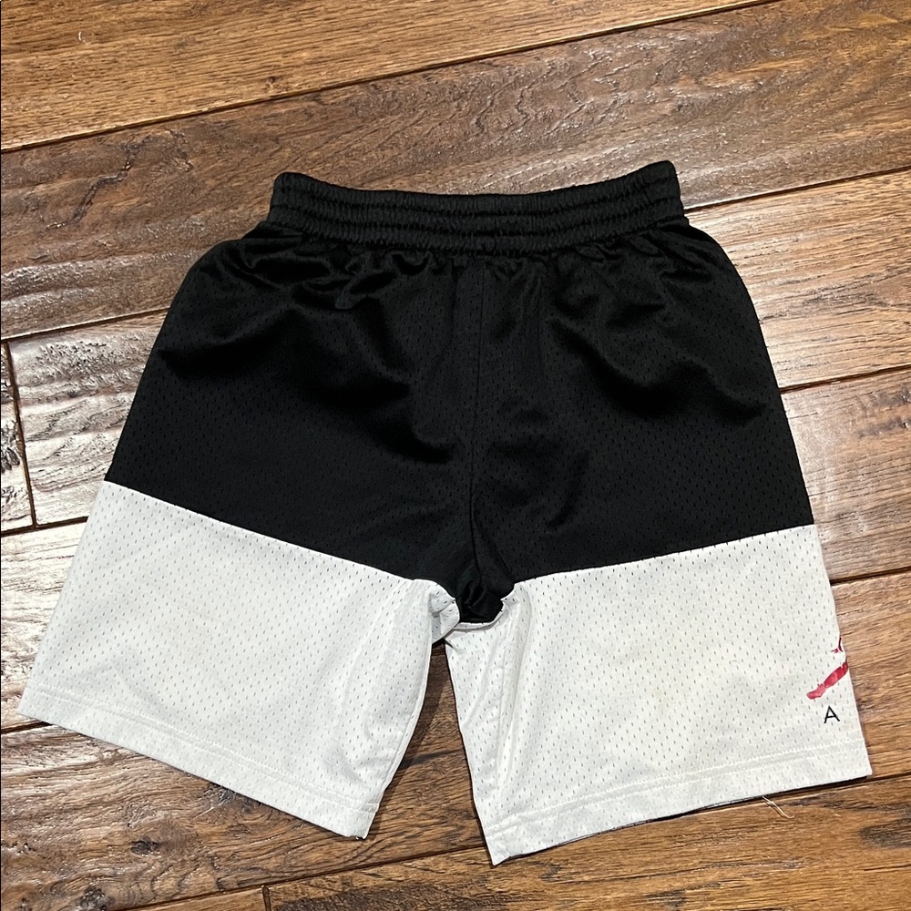Air Jordan basketball shorts youth size medium black/white